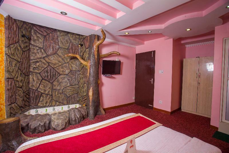 Oyo 161 Ram Janaki Hotel Катманду Екстериор снимка