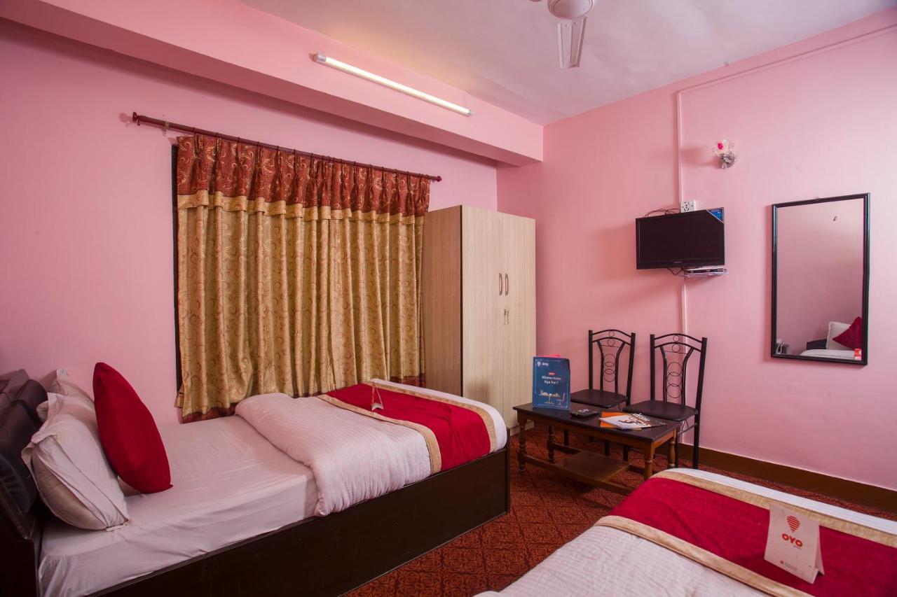Oyo 161 Ram Janaki Hotel Катманду Екстериор снимка