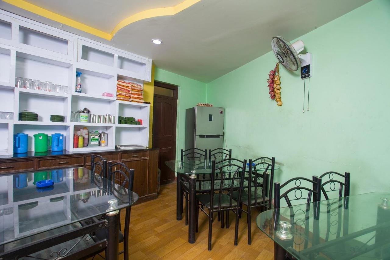 Oyo 161 Ram Janaki Hotel Катманду Екстериор снимка