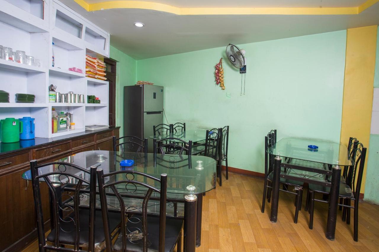 Oyo 161 Ram Janaki Hotel Катманду Екстериор снимка